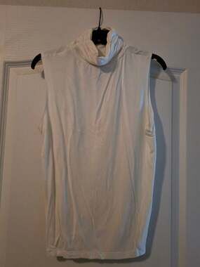 Jillian Nicole Creamy White Sleeveless Mock Turtleneck Top Size Large